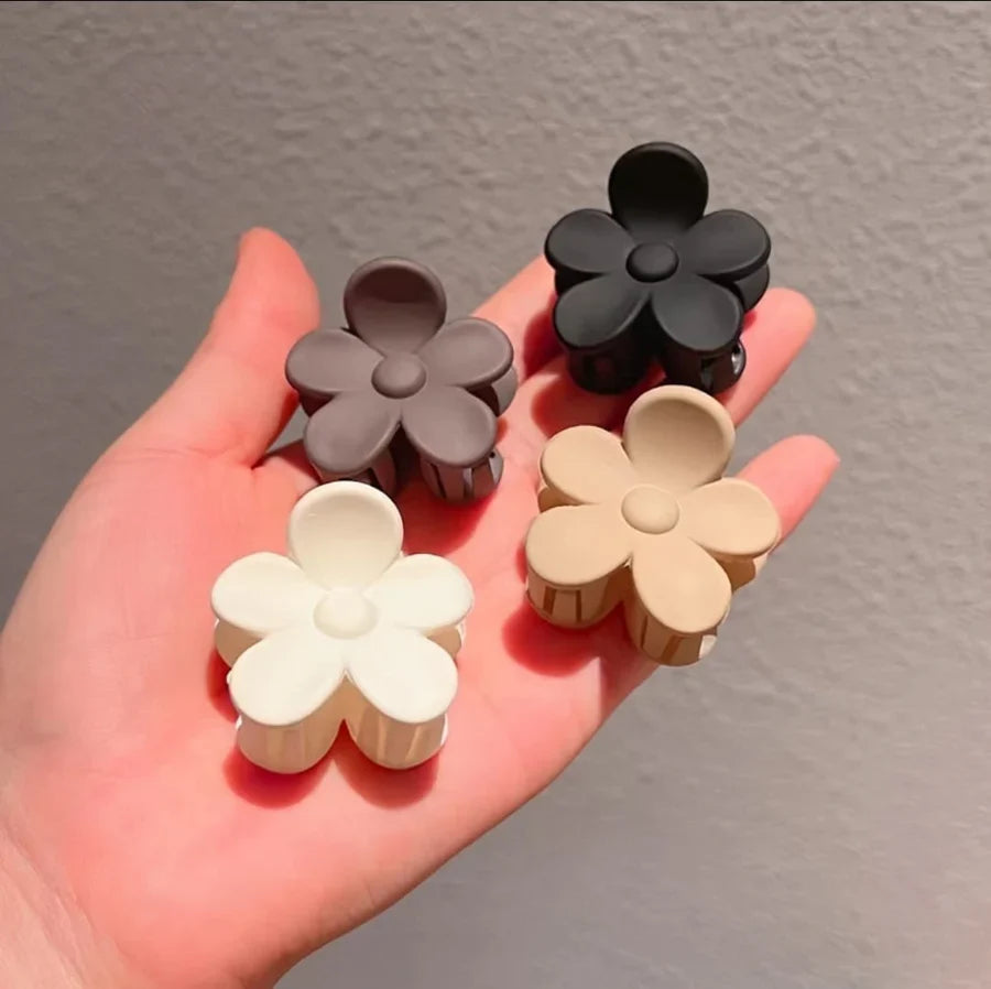 HC-117 - Matte Mini Flower - Hair Claw