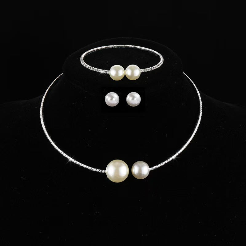 UNI-11960 - Pearly Diamonds Neck Round Silver - Jewelry Set
