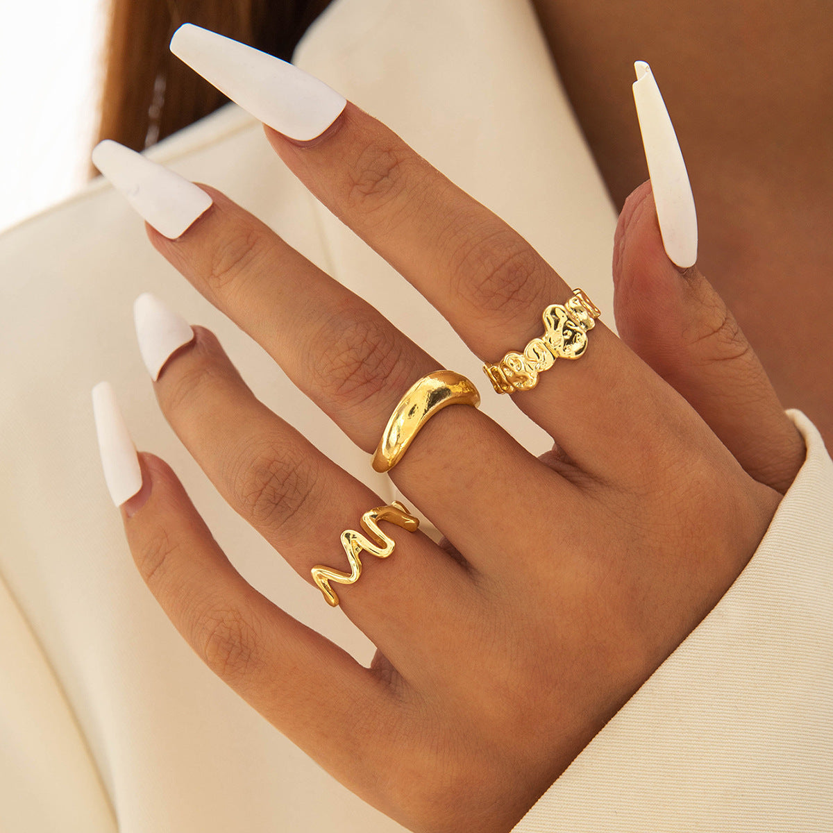 UNI-11115-18 - Premium Love Gold - Ring Set Of 3