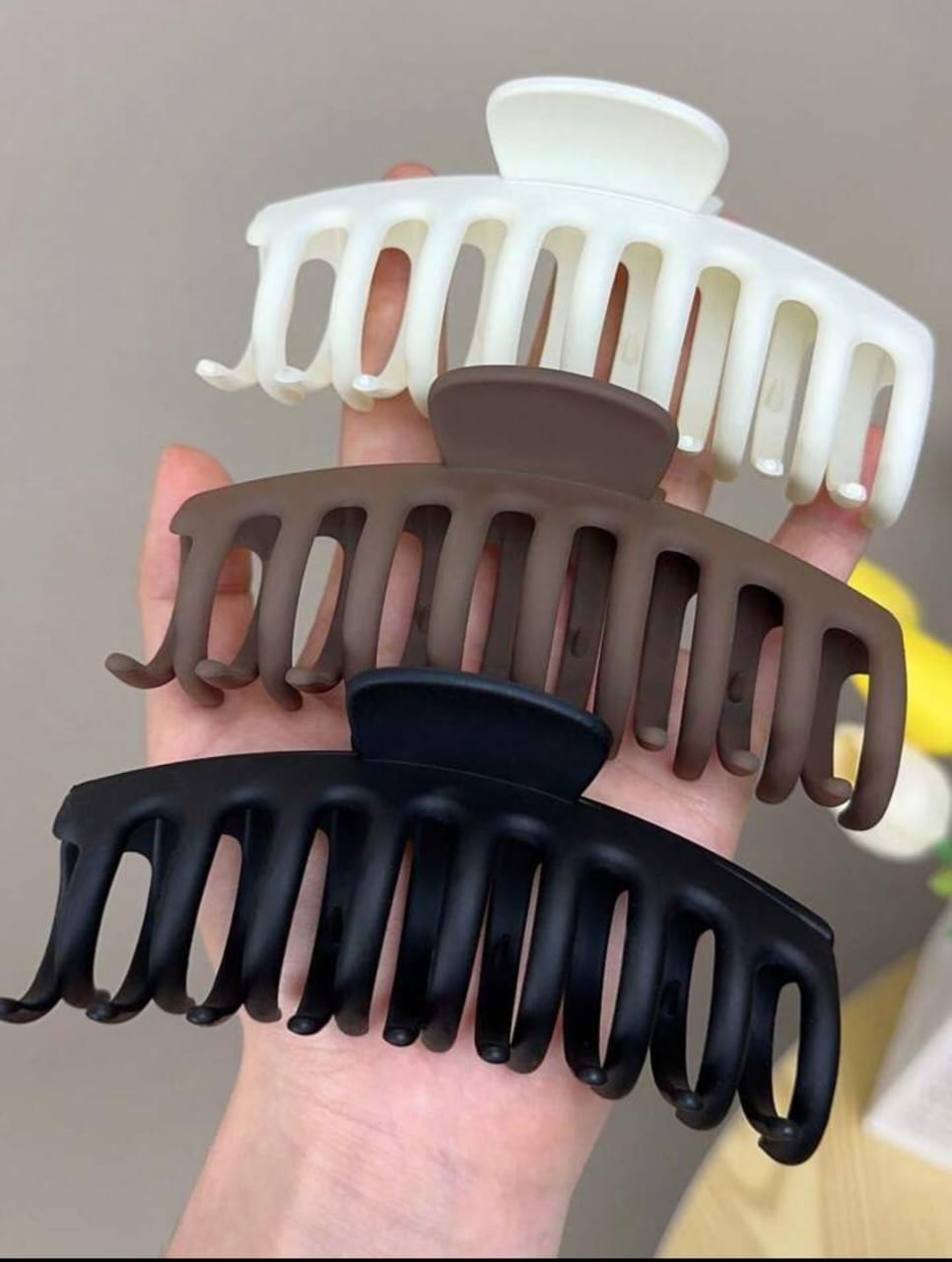 HC-111 - Curly Chocolate Color Series - Hair Claw