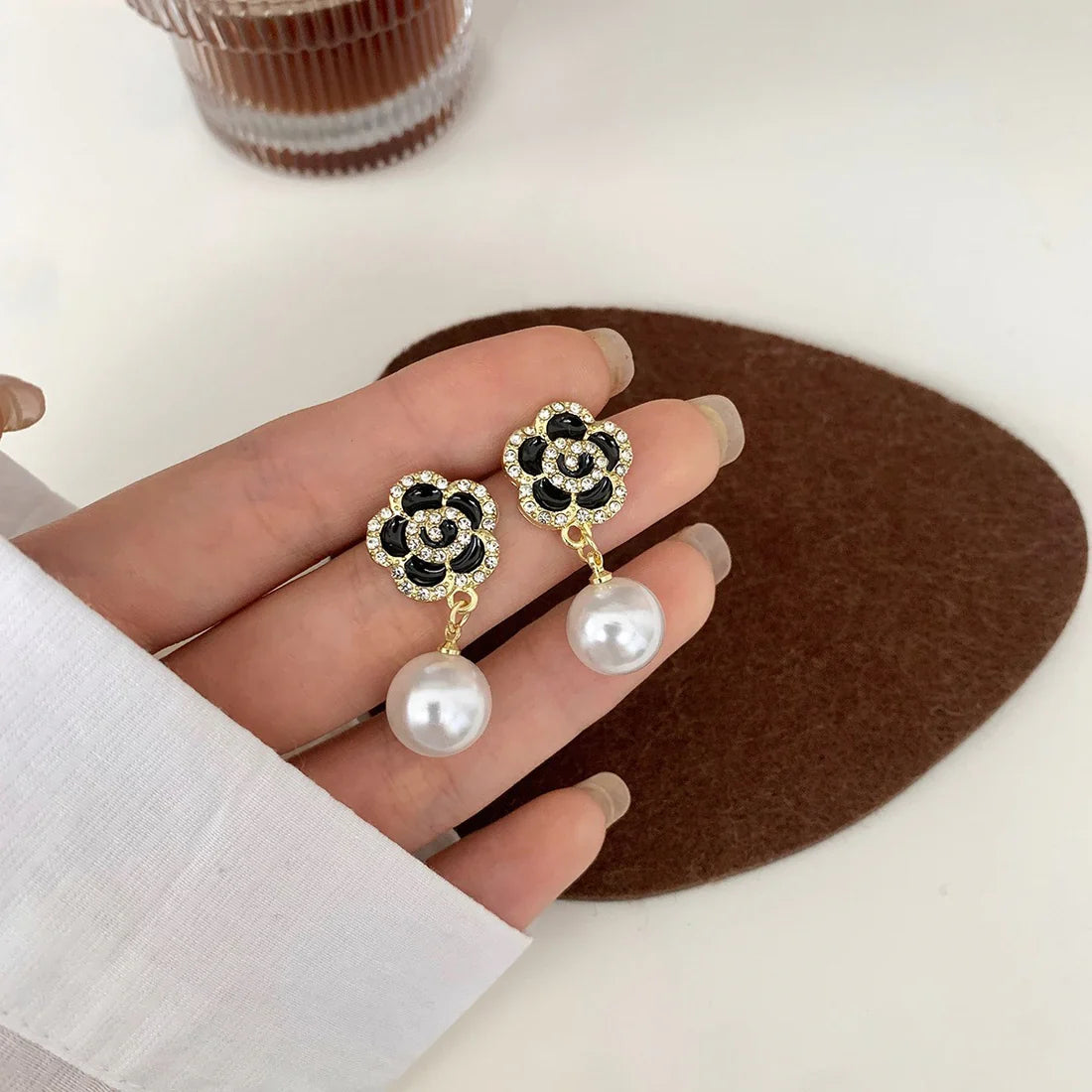 UNI-11027-2 - Black Diamonds Flower & Pearl Gold - Earrings