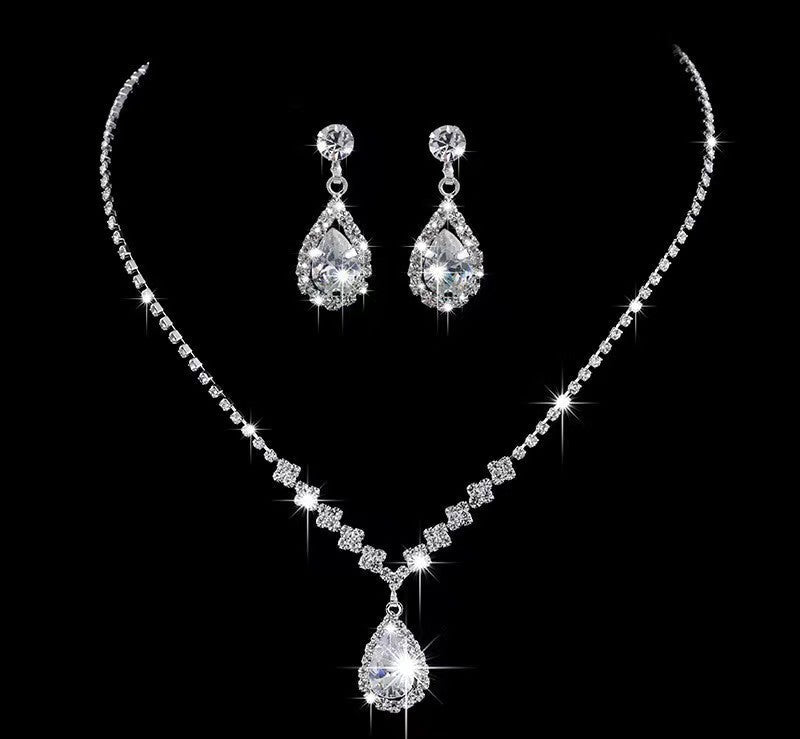UNI-11928 - Fancy Crystal Diamonds Silver - Jewelry Set