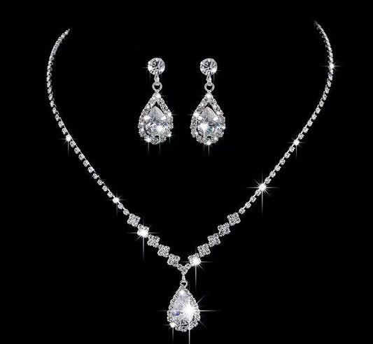 UNI-11928 - Fancy Crystal Diamonds Silver - Jewelry Set