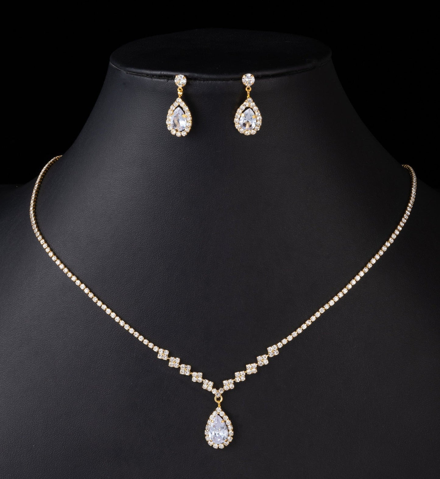 UNI-11929 - Fancy Crystal Diamonds Silver - Jewelry Set