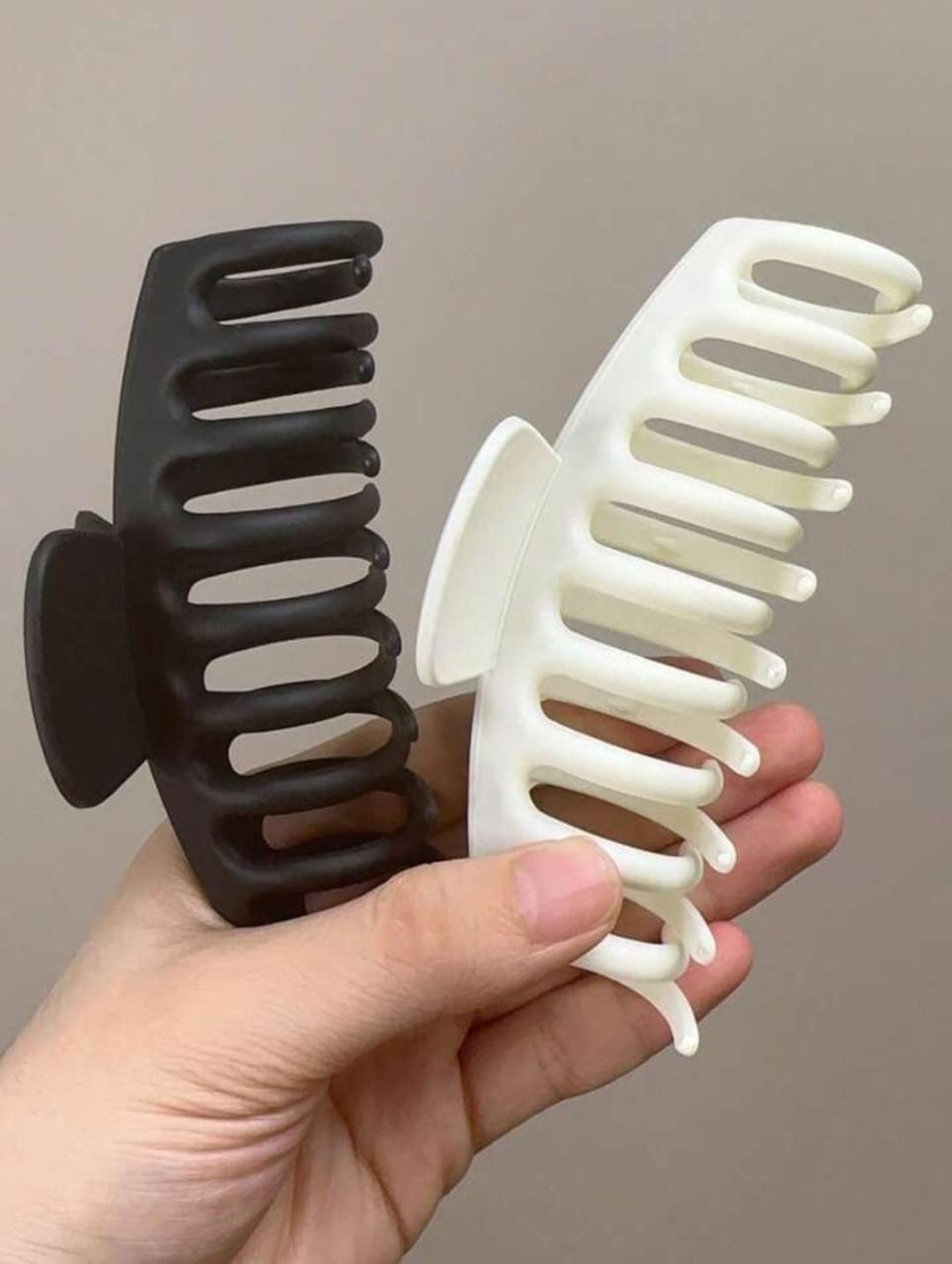 HC-111 - Curly Chocolate Color Series - Hair Claw